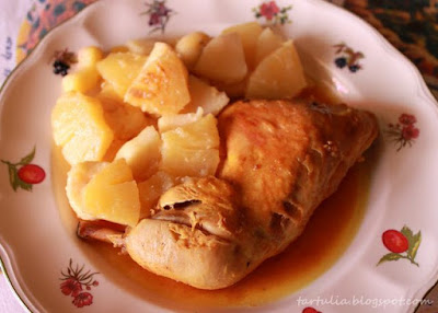  Pollo al curry con guarnición de frutas
