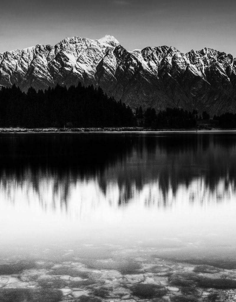 Galaxy Note HD Wallpapers: Black And White Snow Mountain Lake Galaxy ...