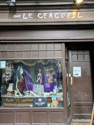4 hours in Brussels: Bar Le Cercueil