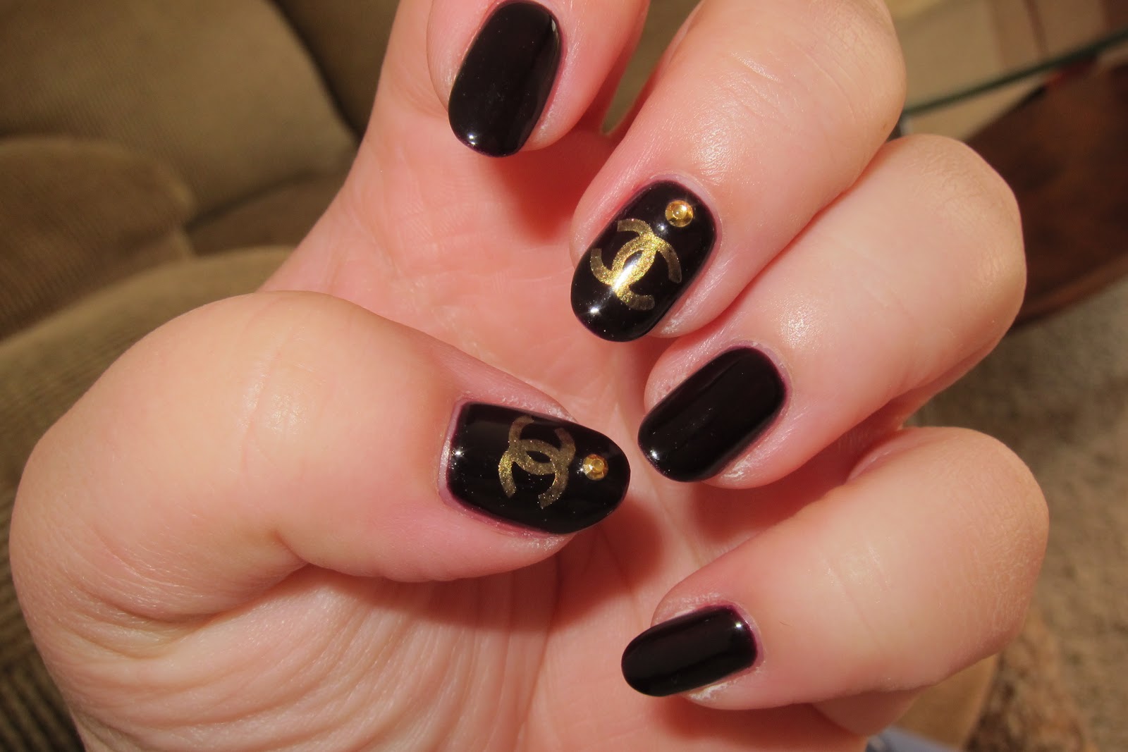 chanel dripping nail design