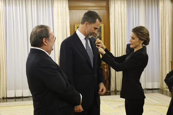 Queen Letizia of Spain and King Felipe of Spain receive an audience a representation of the attendees the 'I International Symposium 