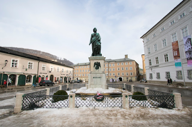 Statua di Mozart in Mozartplatz-Salisburgo