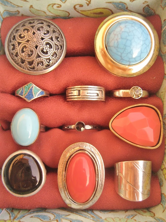 Expositor de anillos reciclado / recycled ring display case