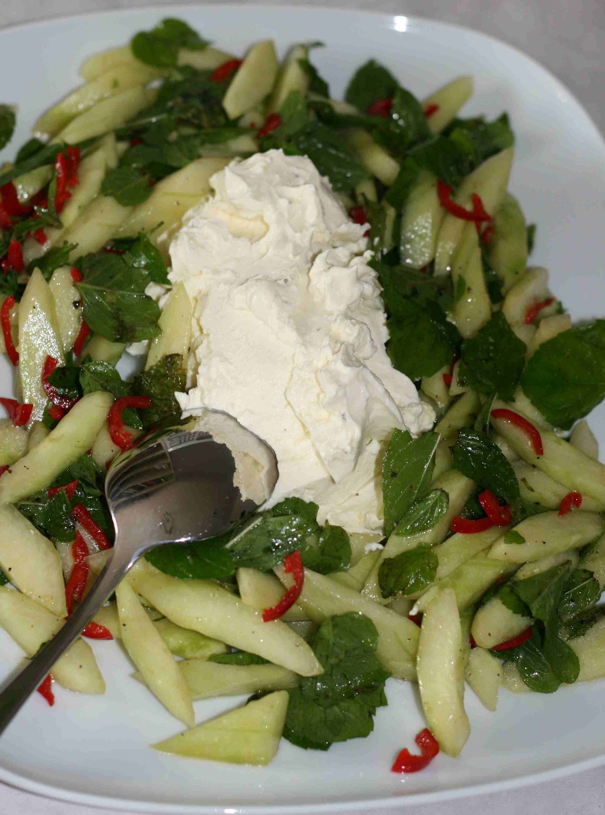 bushcooks kitchen: Bürogarten-Sommerfest: Gurken-Minze-Salat mit ...