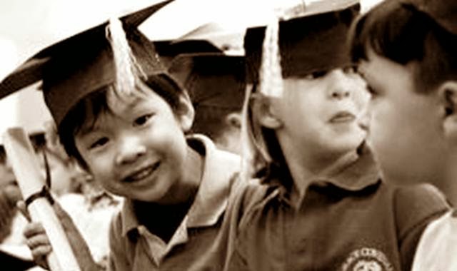 Ilmuwan: Orang Tersenyum Pada Foto Wisuda, Jarang Alami Perceraian anak tersenyum