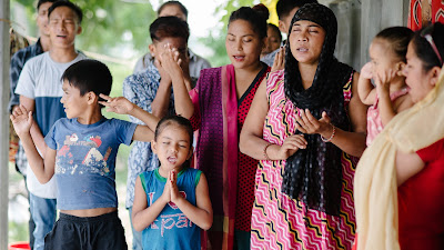 Remaja Nepal yang Bisu Tuli dan Buta Huruf Jadi Bisa Membaca Setelah Disembuhkan Yesus