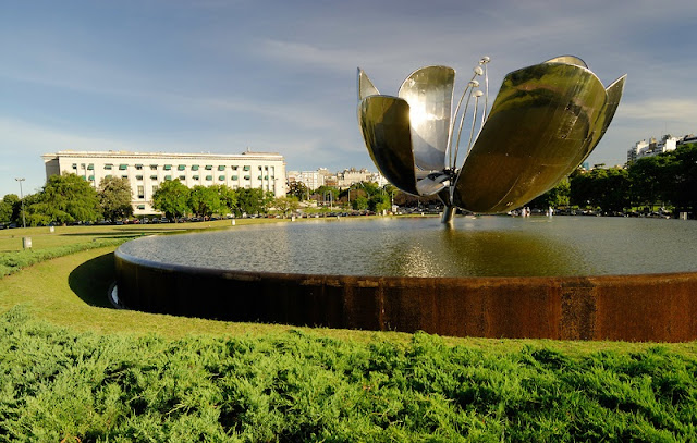 Visitar a Floralis Generica em Buenos Aires no mês de outubro Visitar a Floralis Generica em Buenos Aires no mês de outubro
