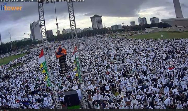 Rangkuman Foto dan Video dalam Aksi Bela Islam Jilid III Rangkuman Foto dan Video dalam Aksi Bela Islam Jilid III