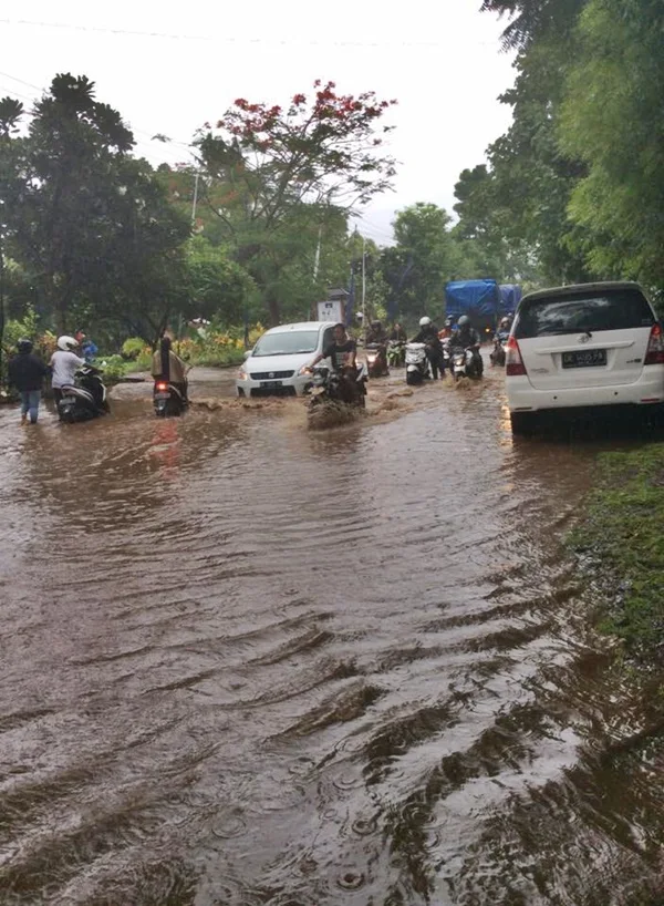 Hujan Seharian, Membuat Banjir dan Tempat Snorkling Baru di Pemuteran
