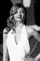 B&W pictures of Miranda Kerr wearing a sexy white dress, at ESPY awards - picture 3