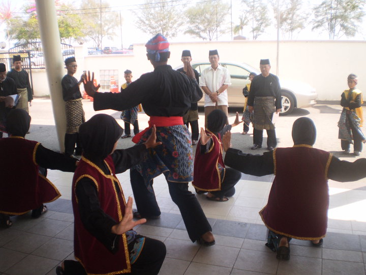 PESAKA DAERAH PONTIAN what is SILAT