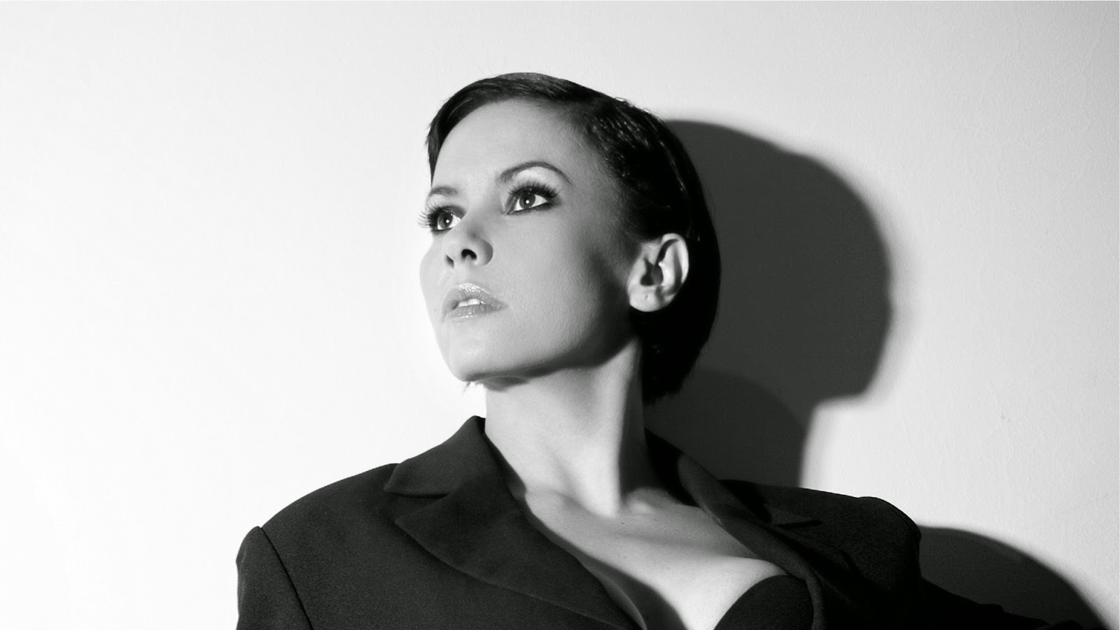 NATHALIA MARTINEZ LA NUEVA FICHERA "A 2.50 LA CUBA LIBRE" Hache