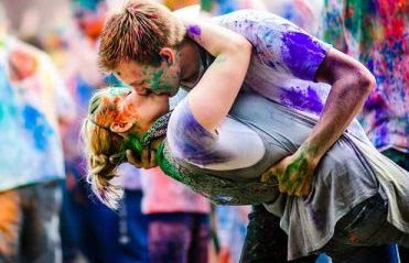 Happy holi couple kissing Pictures