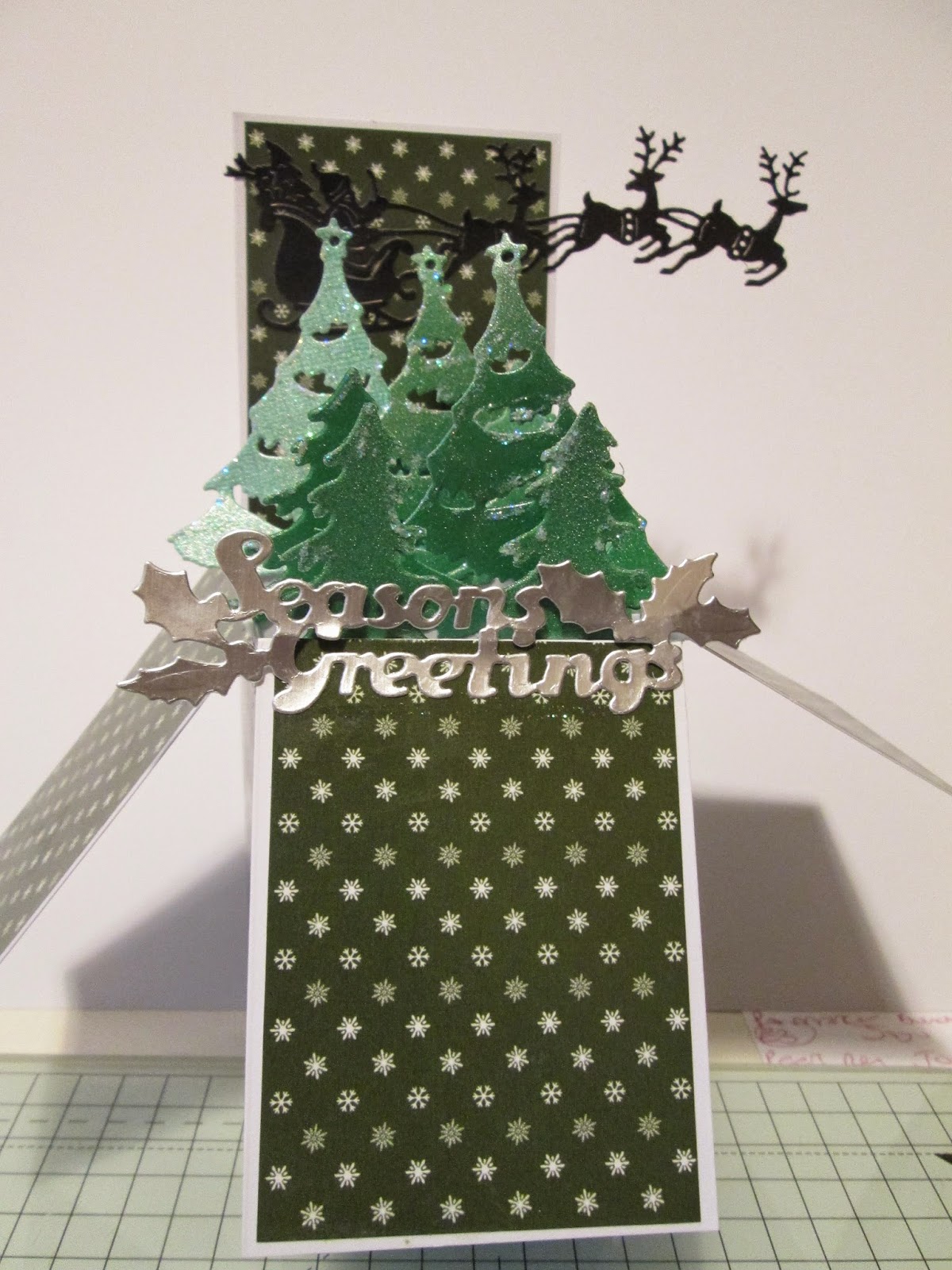 The Card/Craft Demon: Christmas pop up card in a box