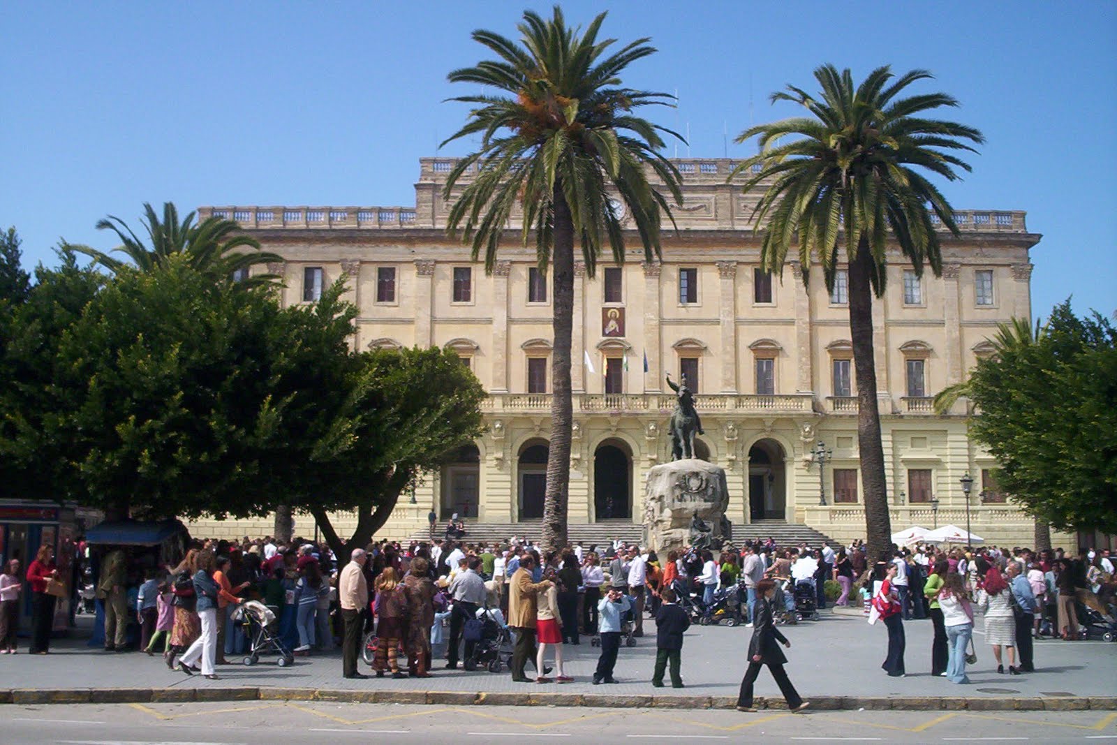 Mirando al sur La Plaza del Rey de San Fernando (Cádiz)