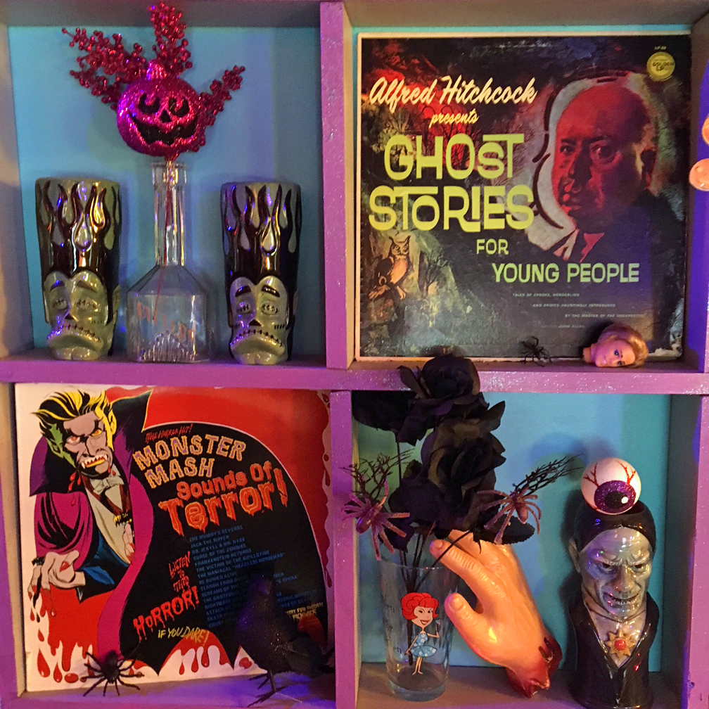 Velveteen Lounge Kitsch-en: Deck the Halls for Halloween!