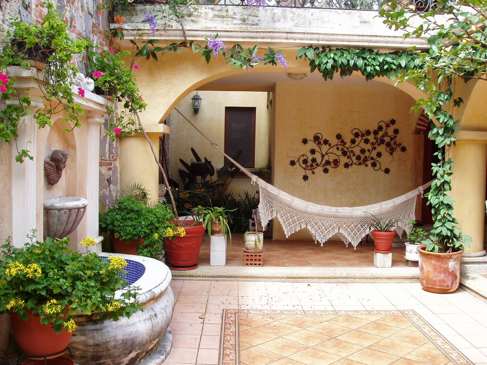 Casa Nostra Real Estate: Casas coloniales en La Antigua Guatemala en