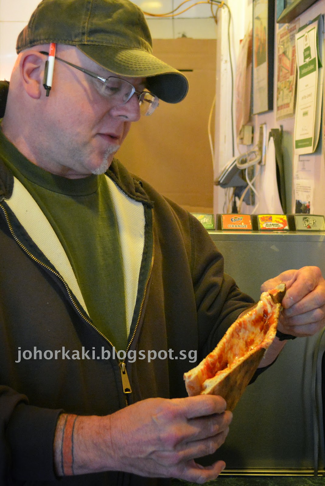 Joe&rsquo;s Pizza in NYC New York |Tony Johor Kaki Travels for Food