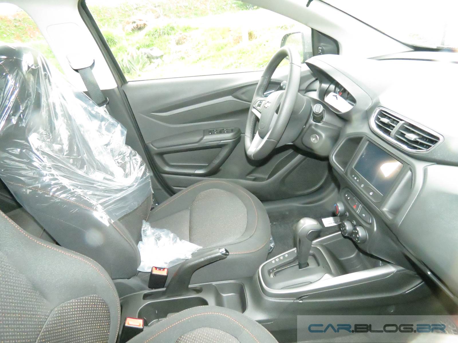Chevrolet Onix Automático 2015