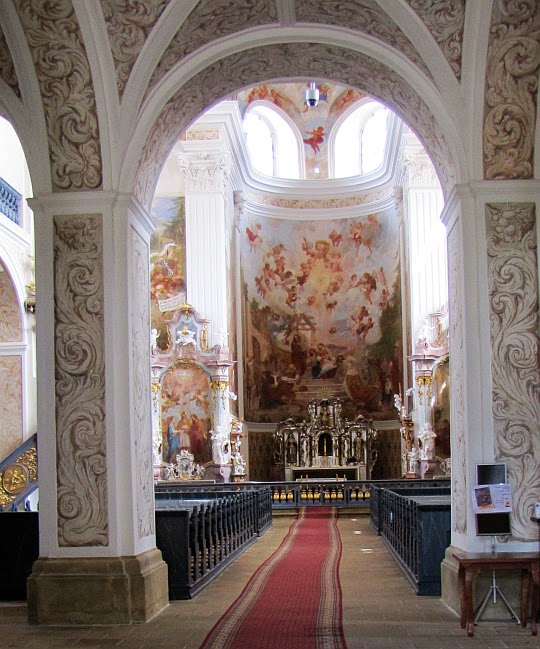 Ołtarz główny kościoła św. Józefa w Krzeszowie.