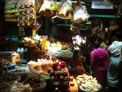 Busy market at Kawthaung 
