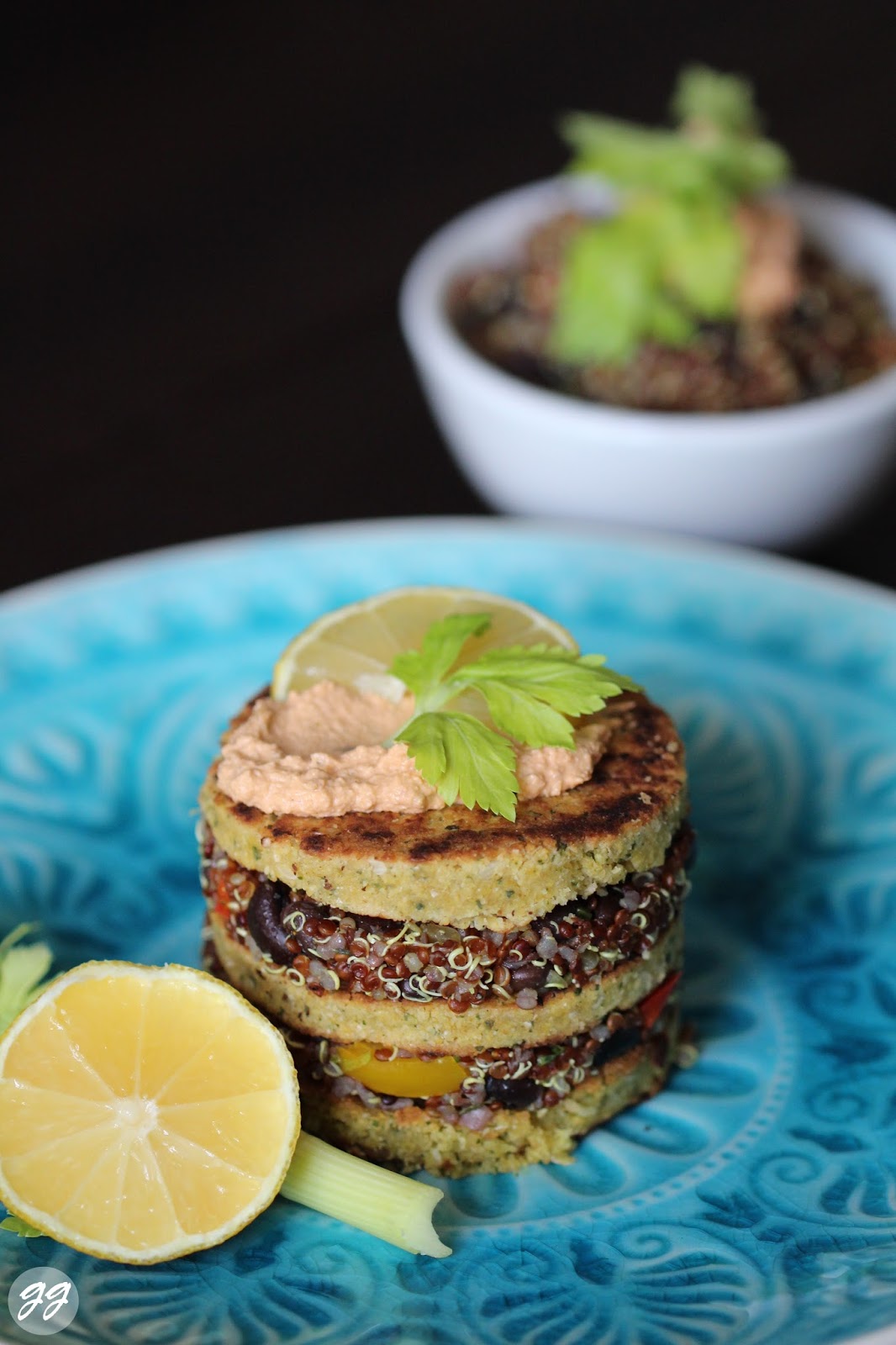 {Rezept} Falafel mit rotem Quinoa und Auberginencreme - Glücksgenuss