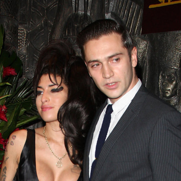 El novio de Amy Winehouse no puede olvidarla Music21™
