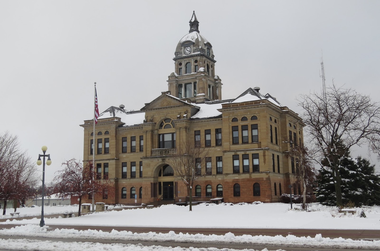 Liberty or Death Benton County Courthouse