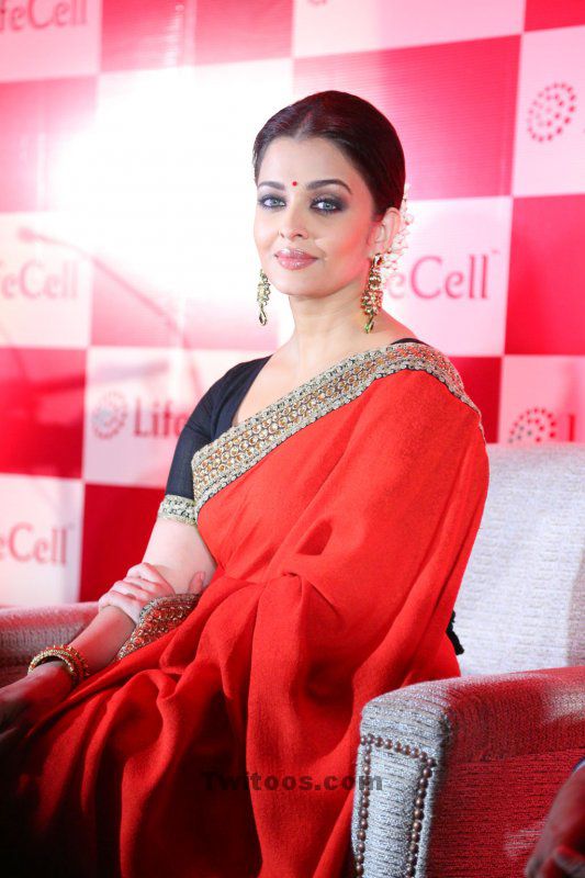 Aishwarya Rai Bachchan Beautiful In Red Saree At Life Cell Event 2014 ...
