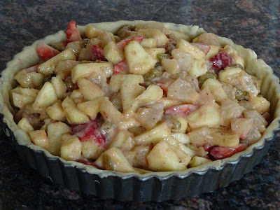 Pear, apple & strawberry pie