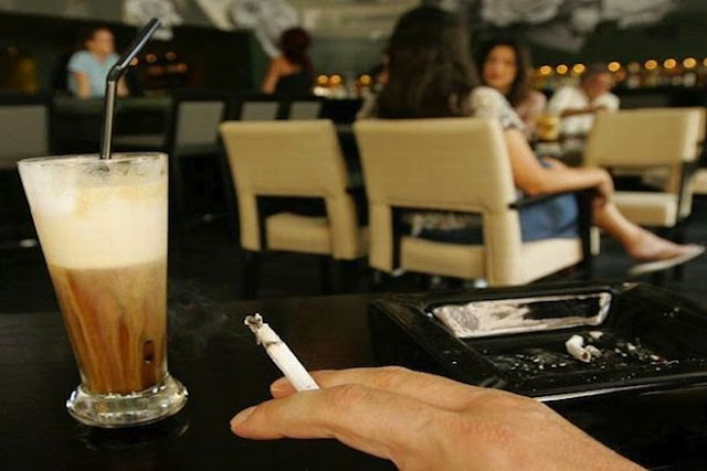 Θα καπνίζουμε με την ώρα. Θα πληρώνουμε πρόστιμα με τη 'σέσουλα' ακόμη και για τα ηλεκτρονικά τσιγάρα Θα καπνίζουμε με την ώρα. Θα πληρώνουμε πρόστιμα με τη 'σέσουλα' ακόμη και για τα ηλεκτρονικά τσιγάρα