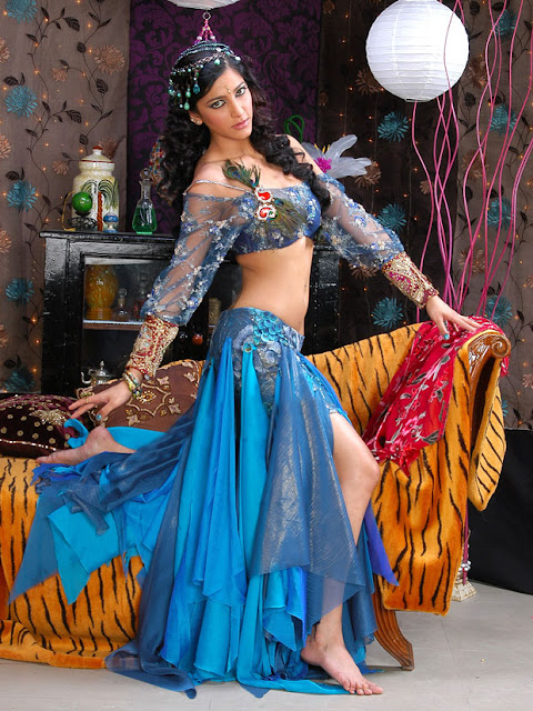 Shruthi Hassan Spicy Stills [cinebrain.in]