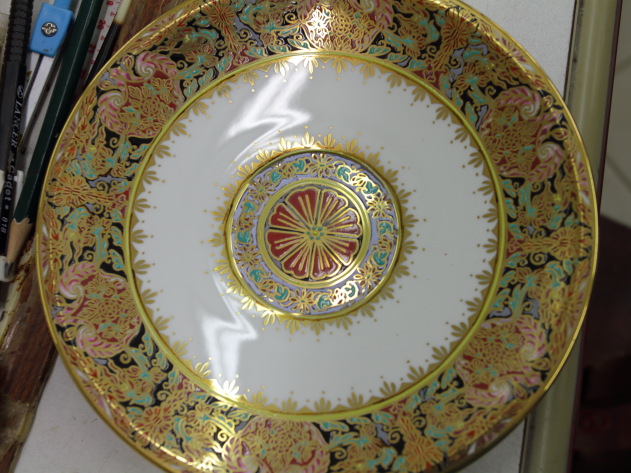 Gorgeous Benjarong Plate - a gift is given by the Thailand king to the heads of state from many countries