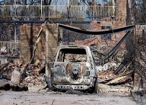 Australia_wildfire_car_damaged