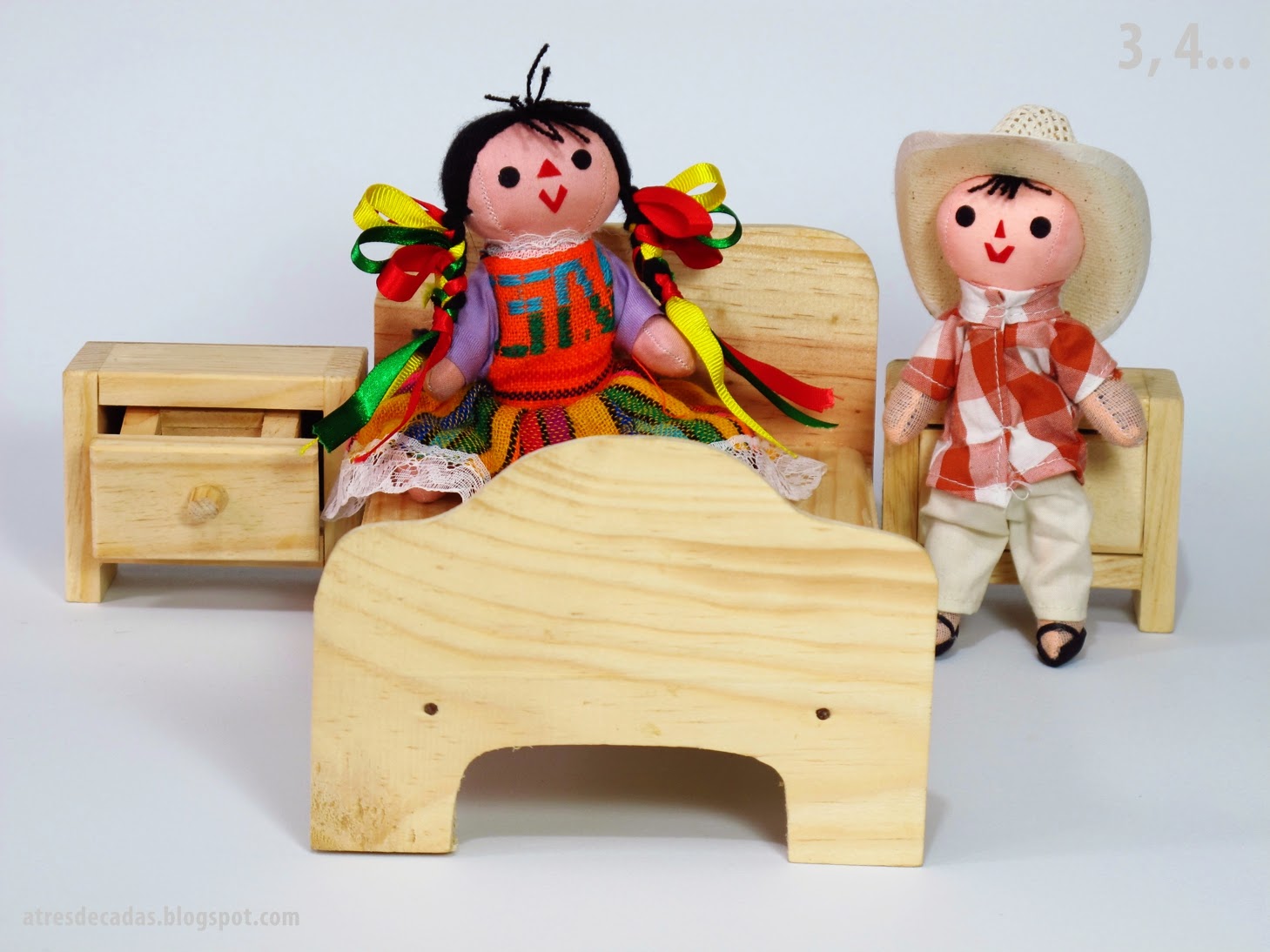 DON'T PANIC Muebles de madera de juguete, de Tlacolula, Oaxaca y