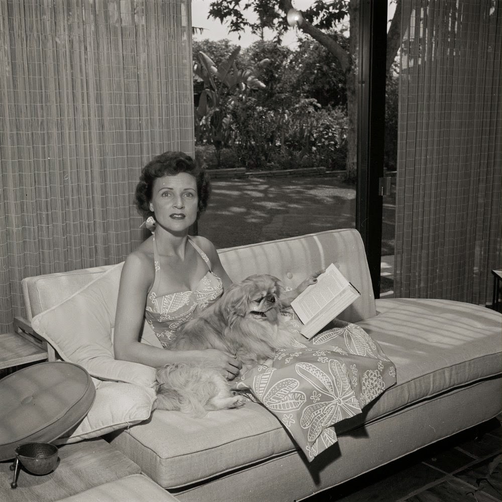 Nude pics of betty white - FALSE: Betty White in Her 20's.