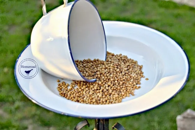 DIY Garden Bird Feeders www.homeroad.net