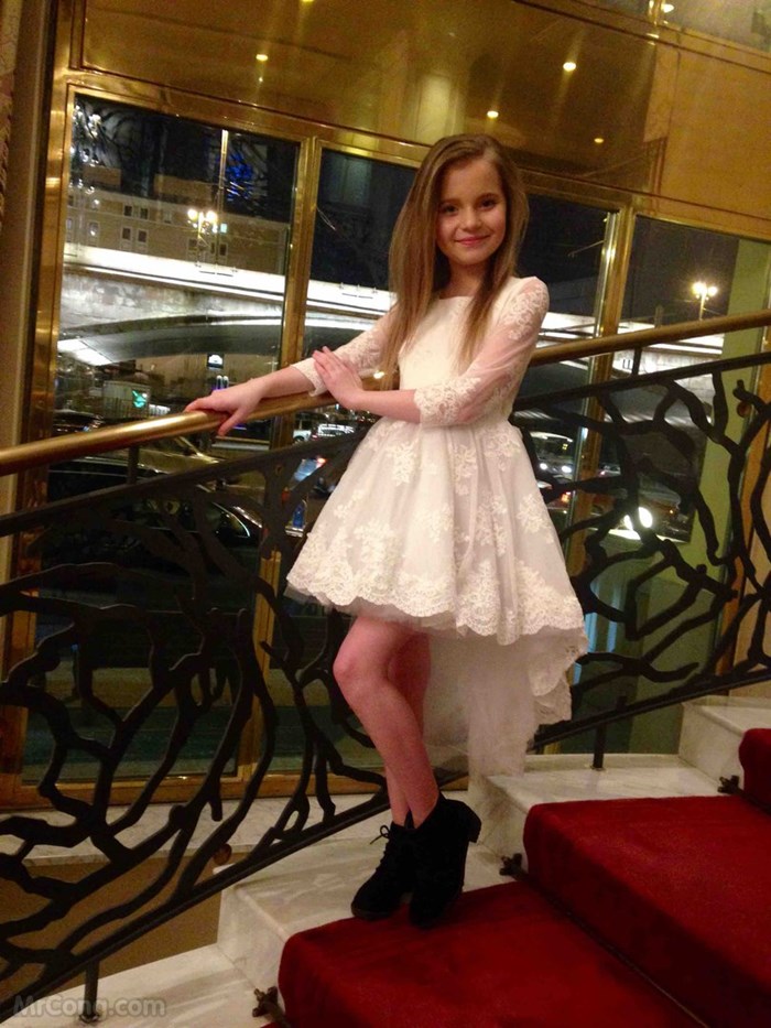 Alisa Kozhikina - Child singer with an angelic-looking face (145 pictures)