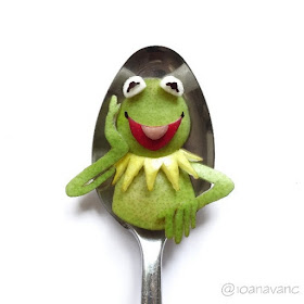 17-Kermit-the-Frog-Ioana-Vanc-Food-Art-using-Chocolate-Vegetables-and-Fruit-www-designstack-co