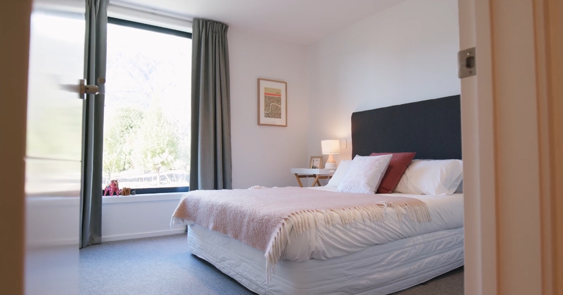 25 Interior Design Photos vs. 13 Torridon Ct, Jack's Point New Zealand Luxury Home Tour