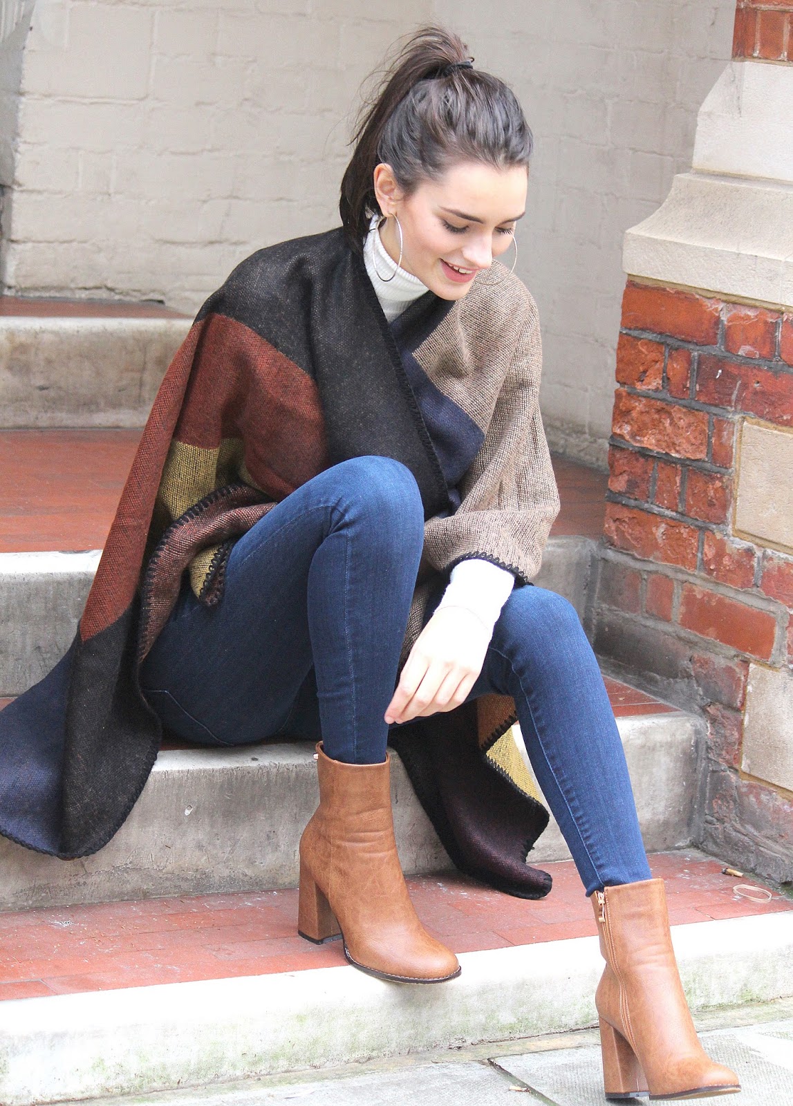 peexo fashion blogger wearing winter cape from blue vanilla and american eagle jeans