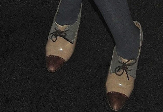 Celebrity Legs and Feet in Tights: Elizabeth Olsen`s Legs and Feet in ...