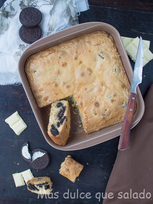 Blondie con galletas oreo