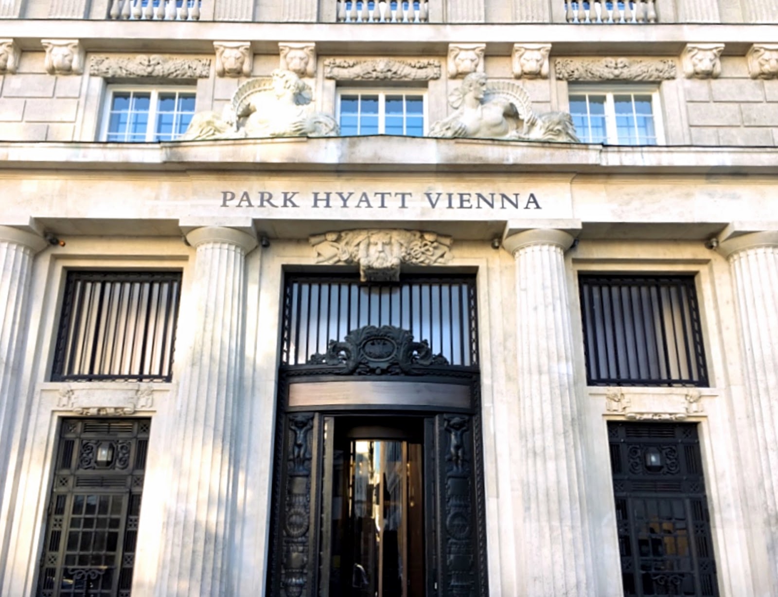 Daily Lazy Suspension At Kunstraum Am Schauplatz Wiener Art