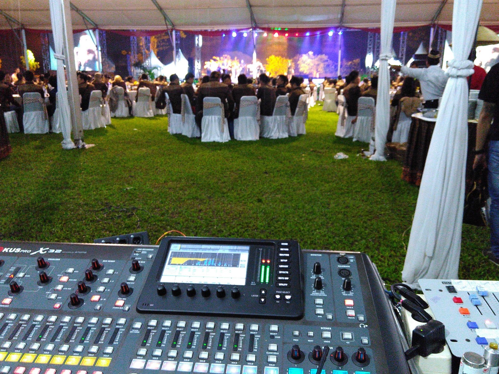 PERSEWAAN LAMPU LIGHTING JOGJA ARIMBI PRODUCTION