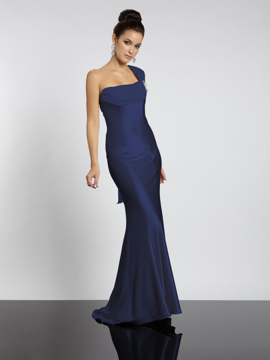 Robe de soir?�e bleue nuit longue | Coiffure Mariage