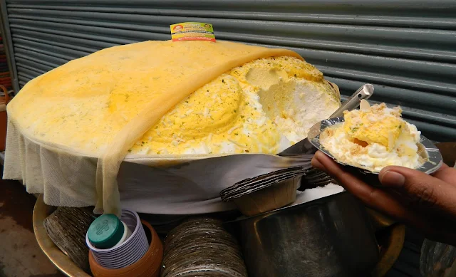 Taste of Indian Street Food through Chandni Chowk in Delhi