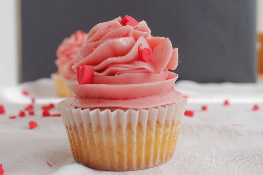 Cupcakes con Butter cream de merengue suizo y frambuesa