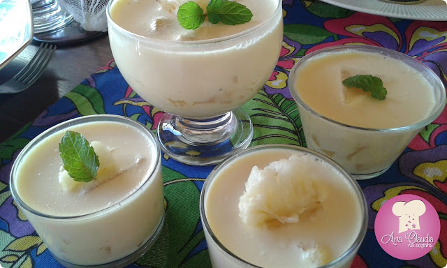 gelatina de abacaxi com creme de leite