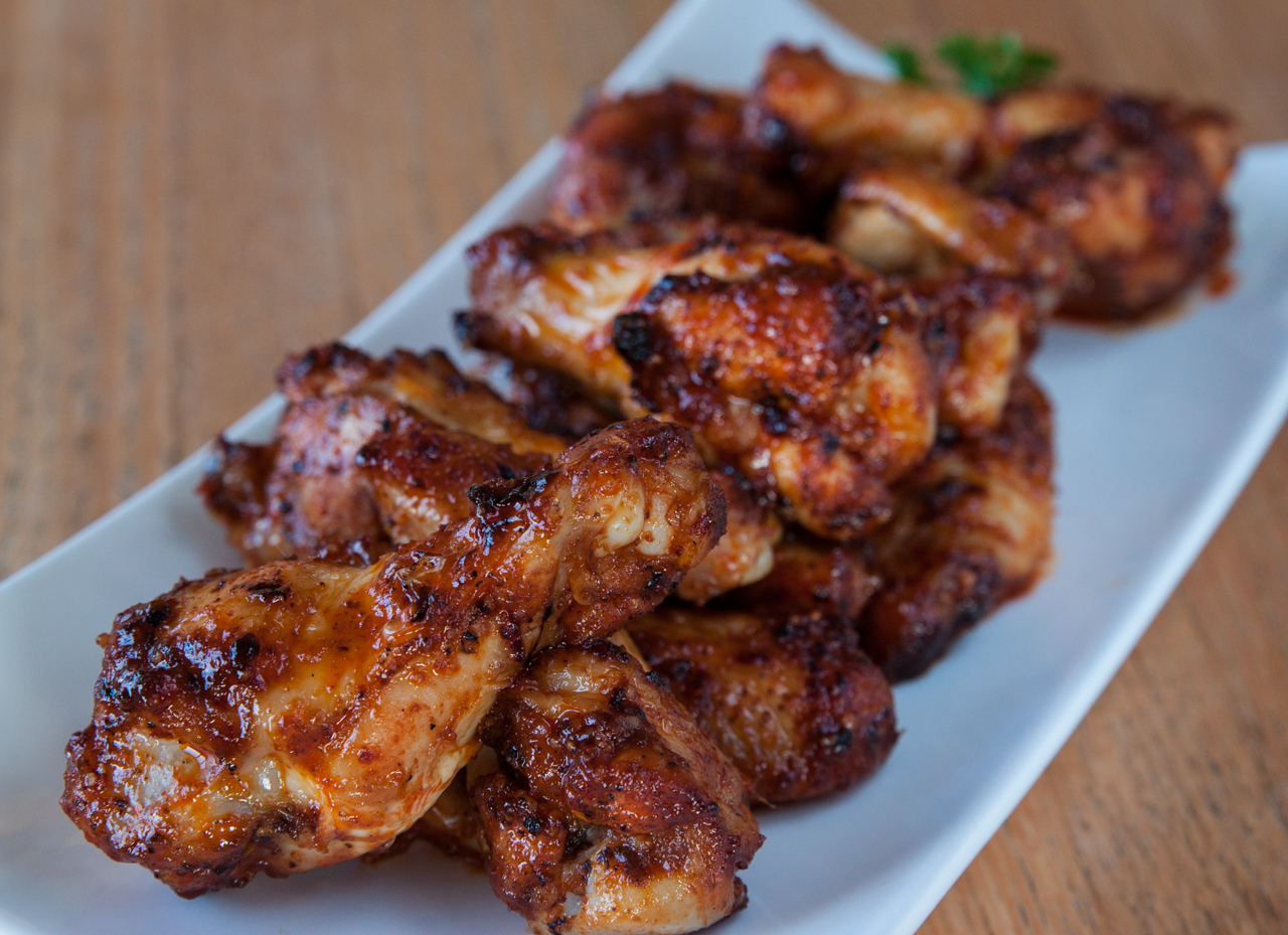 Mama Tommy's Sriracha Honey Garlic Glazed Chicken Wings [Zack]